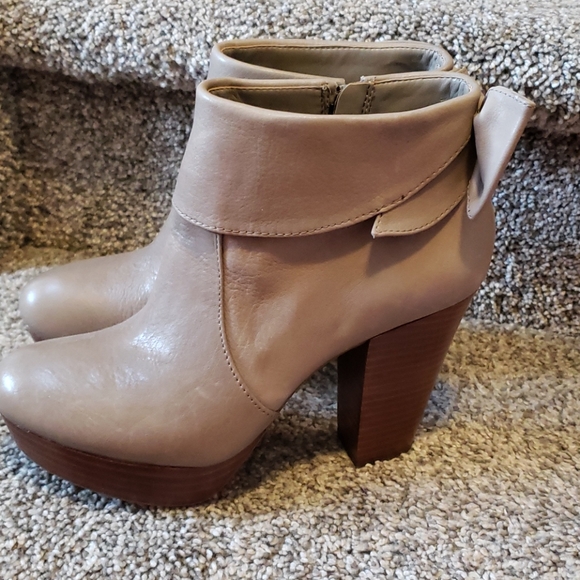 GB heels - Picture 2 of 2